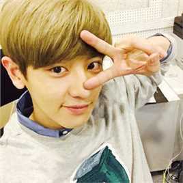 朴灿烈(（韩文名）、Park Chanyeol（官方艺名）)生活照素颜照相册