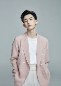 郭俊辰最新个人图集