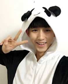 高清郭俊辰性感图片