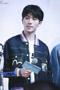 李宏毅活动照图片图册