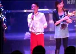 薛山 主持照壁纸壁纸