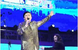 高清刘欢(Liu Huan)在《倾听我们的年代-留欢2012》北京演唱会中的图集