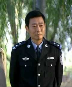 霍青的警察形象图片图集