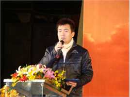 黄健翔主持节目现场前后照片