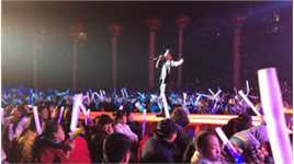 刘彪(无)现场演出照片壁纸壁纸