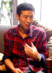 周智勇编剧素颜照相册