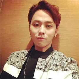 龙俊亨(，Yong Jun Hyung)的Ins图册