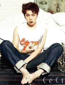 龙俊亨(，Yong Jun Hyung)画报作品性感图片壁纸