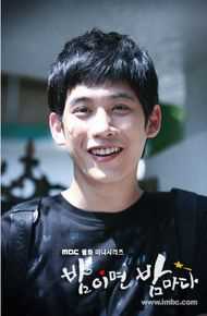 朴基雄(，Park Ki Woong，パク ギウン)《每天夜晚》最优质海报相册