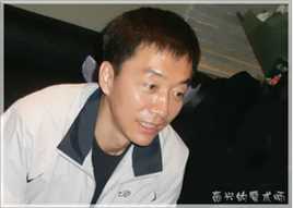 最全曹克难在《黑三角》新闻发布中的相册