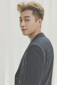 最新尹斗俊(，Yoon Du Jun)性感图片