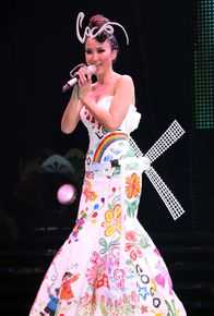 李玟(CoCo Lee)East To West 巡演图册