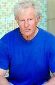 雷蒙德·j·巴里(Raymond J. Barry)前后照片