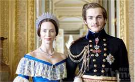 鲁伯特·弗兰德(Rupert Friend)年轻的维多利亚女王前后照片