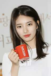 裴秀智((韩)、Suzy Bae(英)、Bae Sue Ji(罗马)、スジ(日))雀巢咖啡活动图册