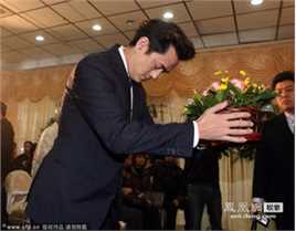 陈俊生(Jonathan Chen)拜祭女友性感图片图集