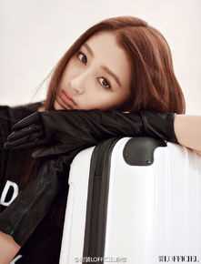 关晓彤(Guan Xiaotong)时装生活照