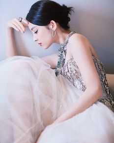 古力娜扎尔·拜合提亚尔(Gulinazhaer Baihetiyaer、Gulnazar)出席活动前后照片