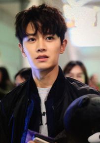 任嘉伦(Allen)路拍性感图片图集