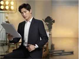 吴念真(Wen-ching Wu)万宝龙品牌大使杨洋前后照片