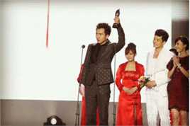 翟天临活动慈善壁纸壁纸