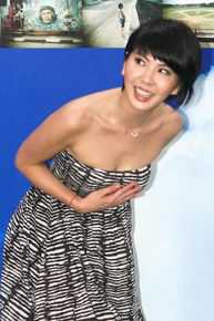 许茹芸(Valen Hsu)出席出新书展览壁纸壁纸