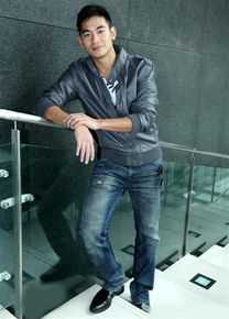 《亮哲》封面图片