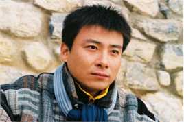 郭军(GuoJun)生活中的素颜照壁纸