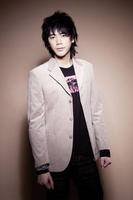 信乐团(Shin)原主唱苏见信前后照片