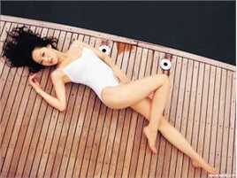 章小蕙(Teresa Cheung)泳装展示前后照片