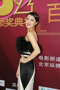 奚望出席活动前后照片