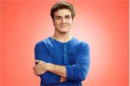 最新博·米尔乔夫(Beau Mirchoff)性感图片