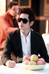 最新朴施厚(，Park Si Hoo)在《一天》图册中的壁纸