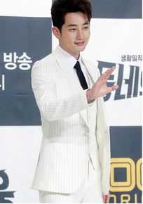 朴施厚(，Park Si Hoo)在《邻家英雄》发布会中的