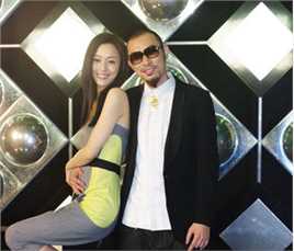 姚中仁(MC Hotdog)与合作艺人合影生活照相册