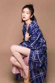 最新崔心心在《娱乐星尚》大片中的壁纸