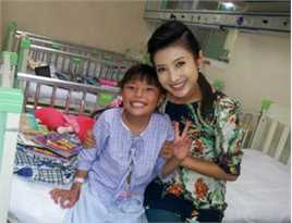 徐春妮公益活动生活照