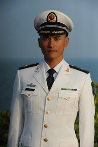 赫子铭火蓝刀锋演张冲素颜照相册