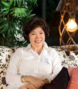 最新梁凤仪壁纸