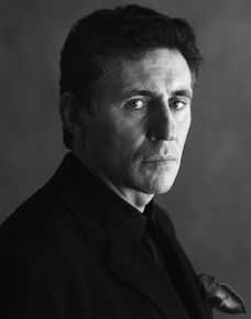 加布里埃尔·伯恩(Gabriel Byrne)精彩图册
