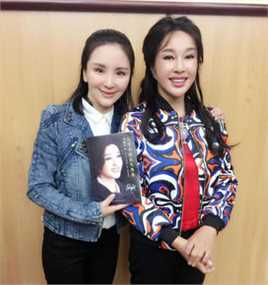 鸿利明星合影照片素颜照壁纸