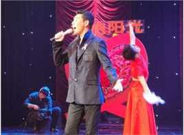 屠洪刚出席公益壁纸壁纸