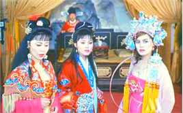 高清古丽扎尔在《三女休夫》饰演洋妞中的图集