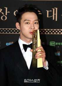 朴有天(，パク·ユチョン，park yoo-chun)百想艺术大赏前后照片