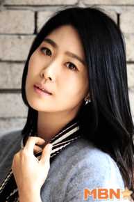 最新金智英()壁纸