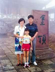 李宇春(Chris Lee)的童年前后照片