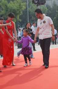 黄海波(Huang Hai Bo)2010出席自闭症儿童慈善拍卖活动壁纸壁纸