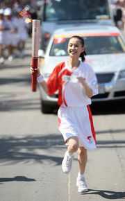 黄圣依(Eva Huang)奥运火炬手传递图素颜照相册