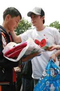 霍建华(Wallace Huo)四川赈灾素颜照相册