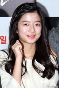 金贤秀(；Kim Hyeon-soo)出席活动照性感图片图集